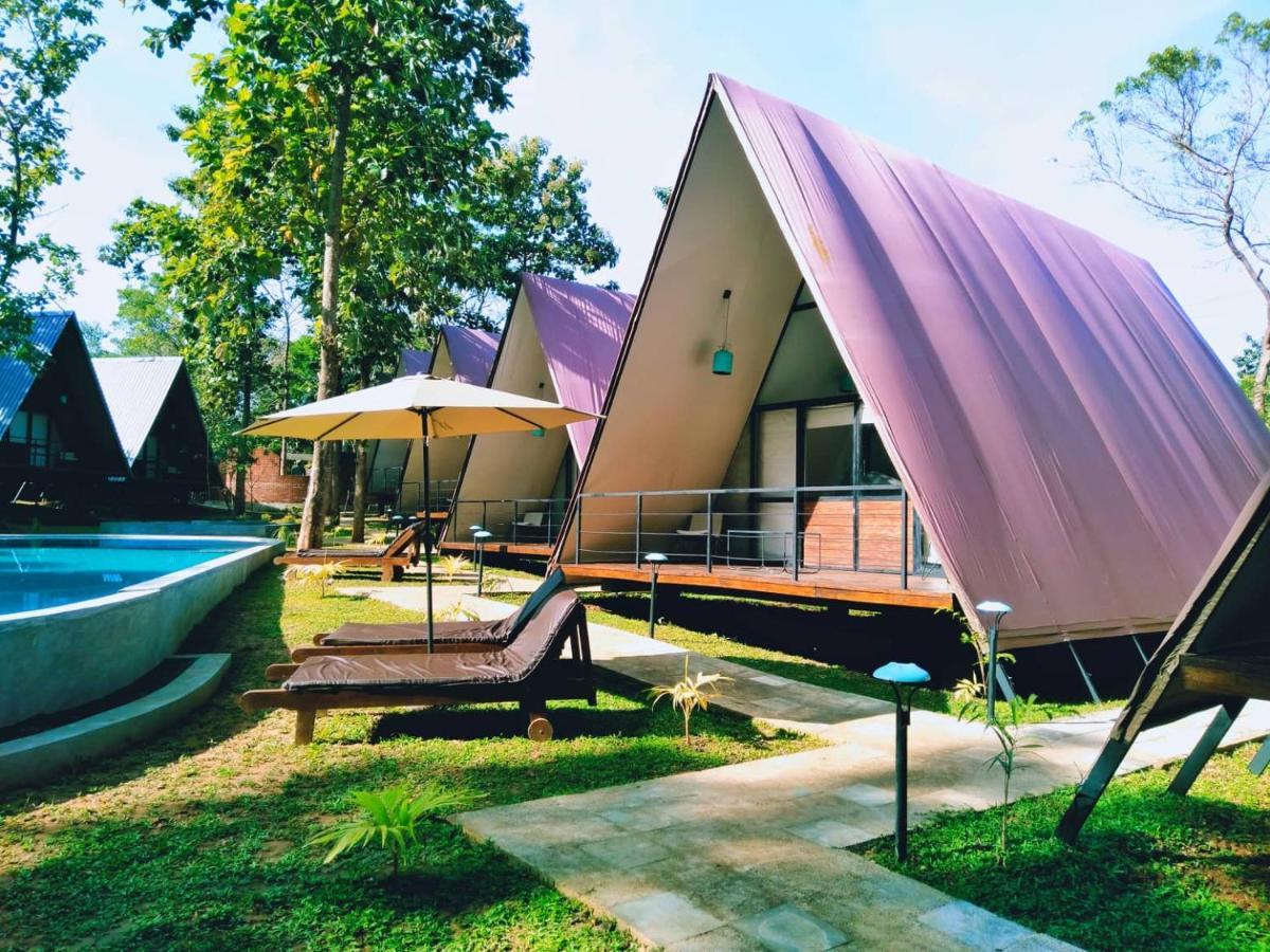 Kottawatta River Bank Resort Uda Walawe Extérieur photo