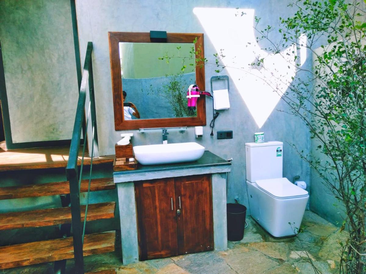 Kottawatta River Bank Resort Uda Walawe Extérieur photo