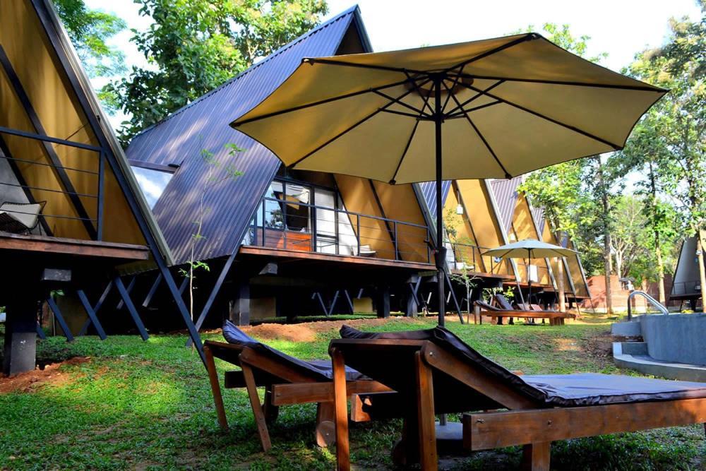 Kottawatta River Bank Resort Uda Walawe Extérieur photo