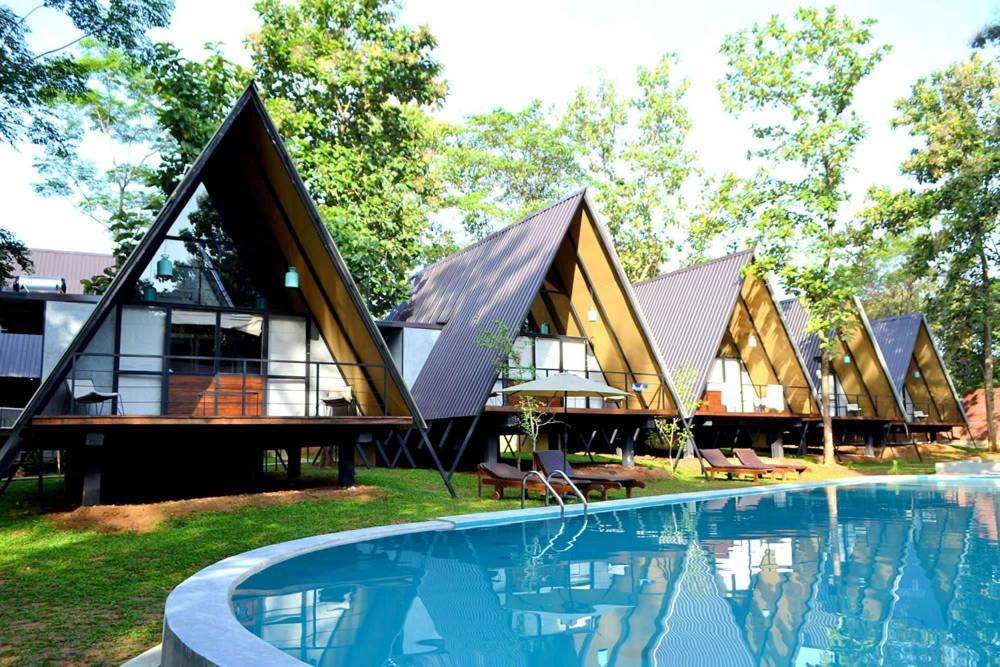 Kottawatta River Bank Resort Uda Walawe Extérieur photo