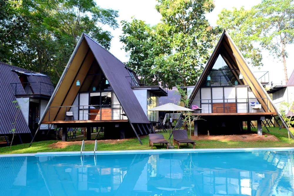 Kottawatta River Bank Resort Uda Walawe Extérieur photo