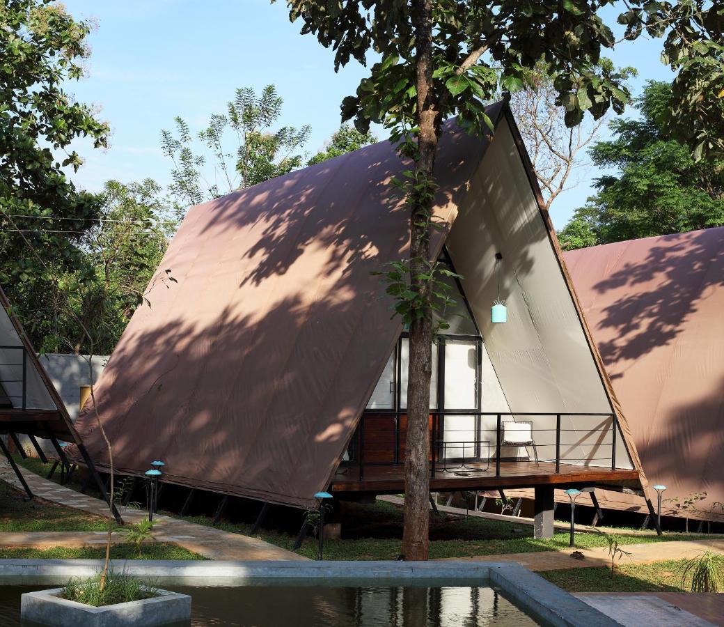Kottawatta River Bank Resort Uda Walawe Extérieur photo