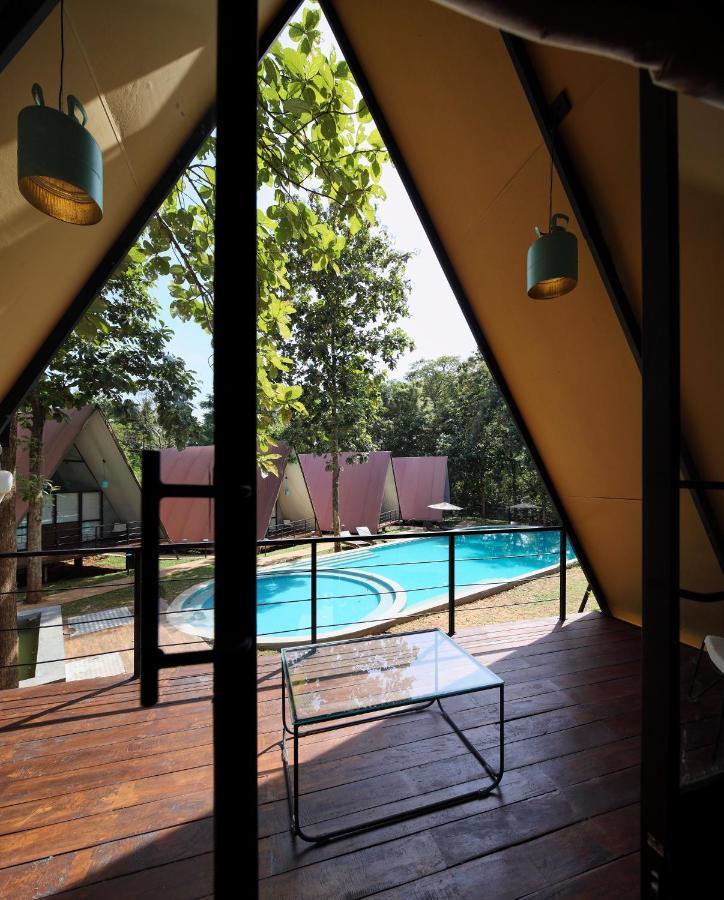 Kottawatta River Bank Resort Uda Walawe Extérieur photo